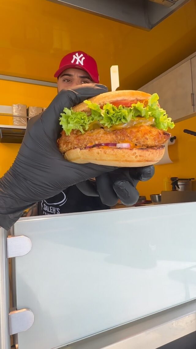 !CRISPY CHICKEN SPEZIAL!

..auch der Crispy Chicken ist herzhaft 😜

In Kombination mit Cheese und Jalapenos ist dieser extra saftig - vielen von euch ist er schon unter „Alis Spezial“ bekannt!
 
Wir sehen uns wieder nächste Woche ab Dienstag 👋 

Ein schönes Osterfest wünschen wir euch!🐰 

#salehsprimebeef #foodtruck #burgerlove #crispychicken #special #tasty #easter